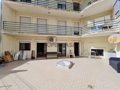 Apartamento T2 à venda em Malveira e São Miguel de Alcainça