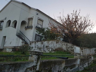 Moradia Isolada T8 Duplex para arrendamento na Rua Marechal Carmona