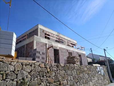Venda de andar moradia V2 em construção, Meadela, Viana do Castelo
