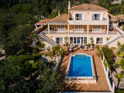 Villa T6 à venda em Santa Bárbara de Nexe
