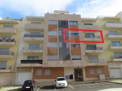 Apartamento para alugar em Quelfes, Portugal