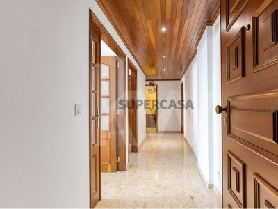 Apartamento T2 Triplex para arrendamento na Praceta António de Andrade