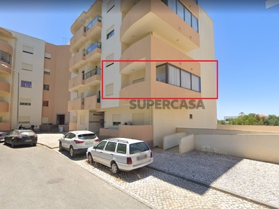 Apartamento T3 para arrendamento na Rua do Cadoiço