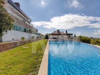 Apartamento T4 em condomínio fechado com vista mar, piscina, no Estoril-Cascais