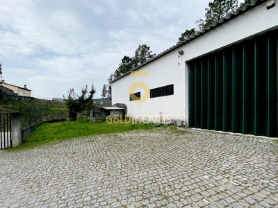 Edifício para comprar em Santa Maria de Sardoura, Portugal