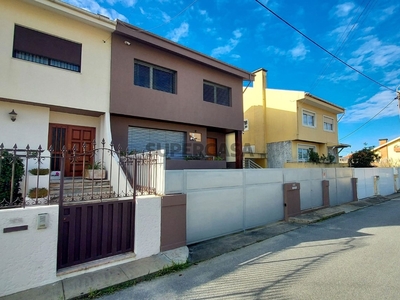 Moradia Isolada T3 para arrendamento na Rua da Leira