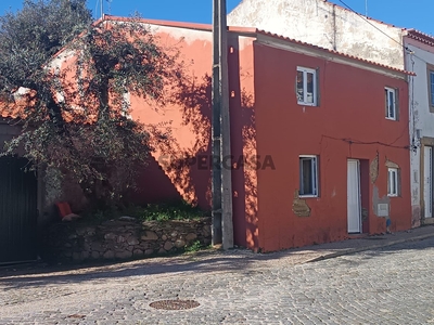 Moradia T3 Duplex à venda na Rua Godofredo Ferreira