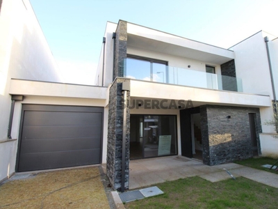 Moradia T4 Duplex para arrendamento em Merelim (São Paio), Panoias e Parada de Tibães