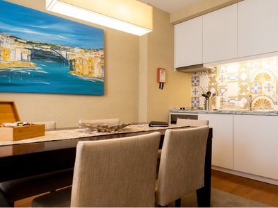 Aluga-se apartamento de 2 quartos no Palácio da Bolsa, Porto