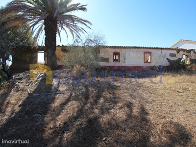 Ruina isolada com terreno rustico, zona verde, Algarve