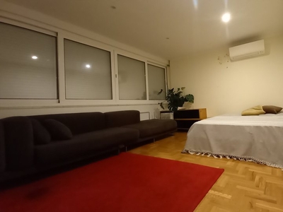 Quartos para alugar em apartamento de 2 quartos em Estrela, Lisboa