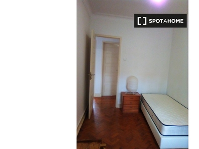 Quartos para alugar em apartamento de 4 quartos no Areeiro, Lisboa
