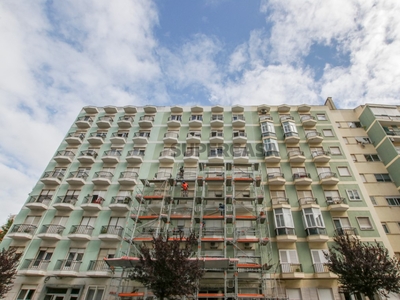 Apartamento T3 à venda na Rua Doutor João de Barros