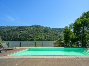 Moradia com piscina em frente ao Rio Douro, Baião