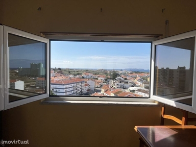 ‼️ Vista Maravilhosa e Proximidade à Universidade: Apartamento de 3 Quartos em Peniche