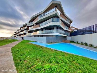 Apartamento T2 - Serra de Carnaxide (Sky City) em condomínio privado com piscina