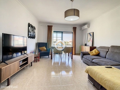 Apartamento T3 de 137 m2 com Terraço e Vista Mar em Olhão