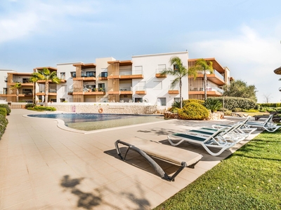 Fantástico Apartamento T4 com piscina e vista rio, para venda, em Portimão, Algarve