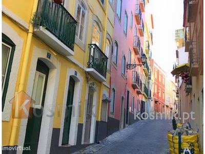 T2 Lisboa antiga :: remodelado :: com páteo/terraço :: ót...